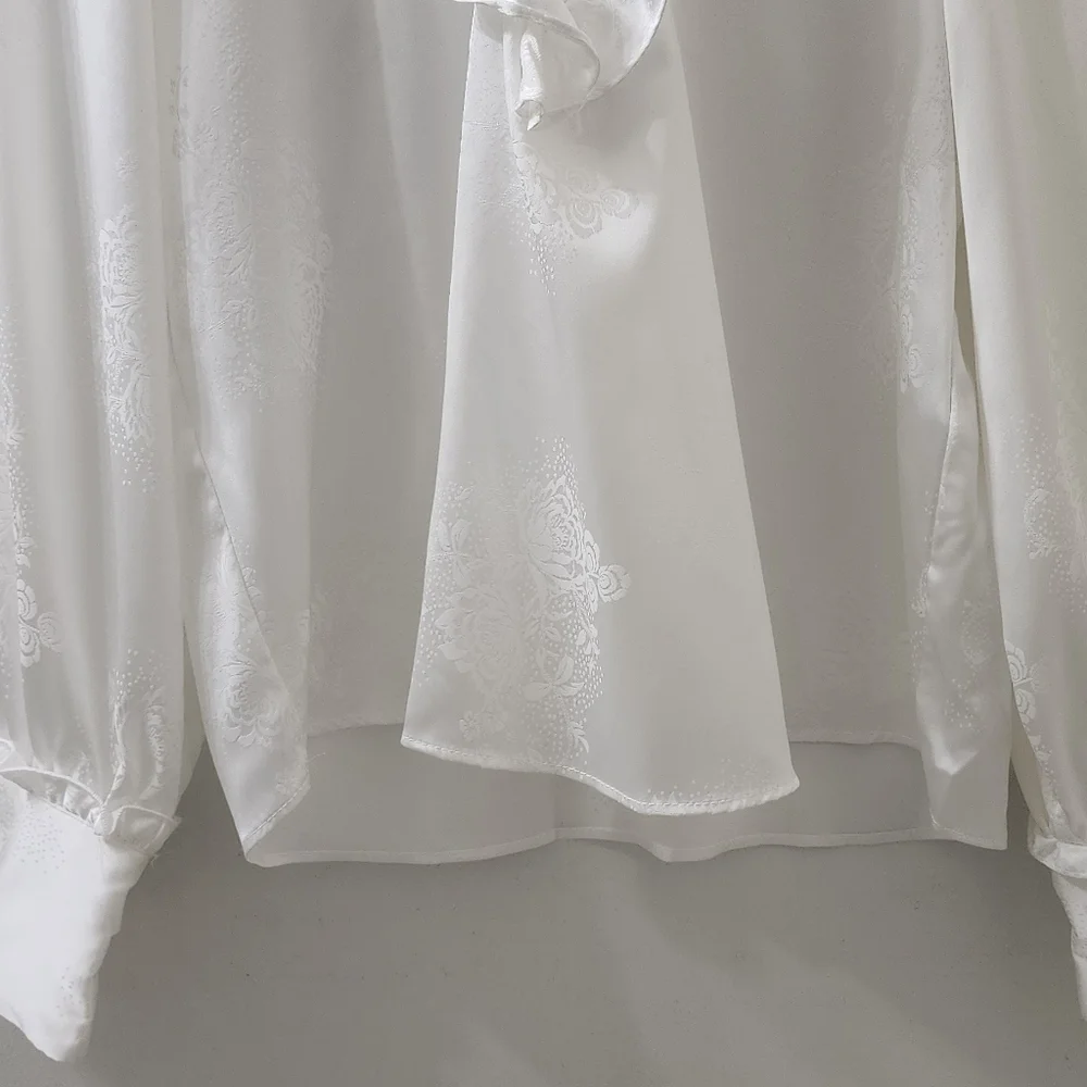 New Zara Women's White Ruffled Tie-Neck Blouse, Size‎ Extra Small.